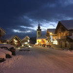 Village Alpin au Crépuscule en Hiver