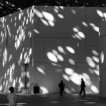 Lumières et ombres sur une architecture moderne