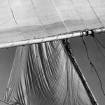 Voiles de bateau en mer