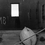 Bateau Renversé dans Bâtiment Abandonné
