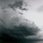 Nuages sombres avant une tempête