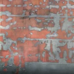 Travaux de peinture sur une coque de navire en acier