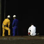 Travailleurs sur un chantier industriel