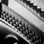 Gros plan des cordes d'un piano