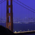 Pont le soir avec skyline